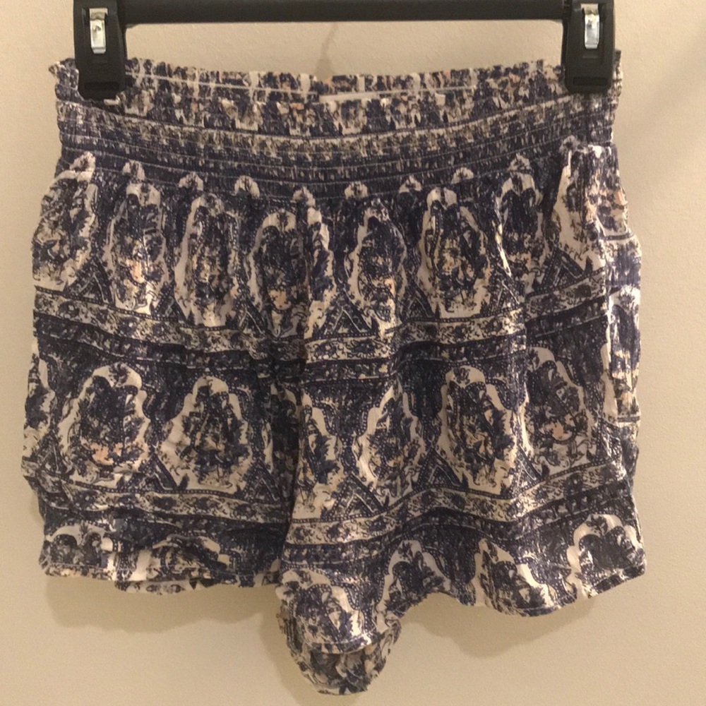 ‘Out From Under’ flowy shorts, Size S